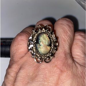 Vintage whiting & Davis silvertone metal iridescent cameo size 8.5 ring